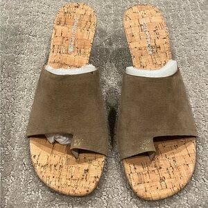 Donald J Pliner Reo Metallic Slide Sandal - Bronze ( never worn)